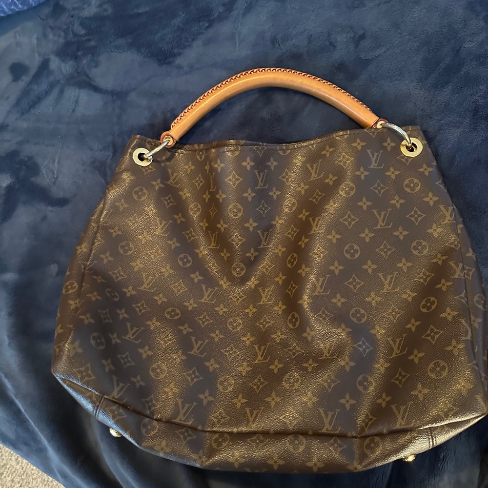 Louis Vuitton Artsy MM